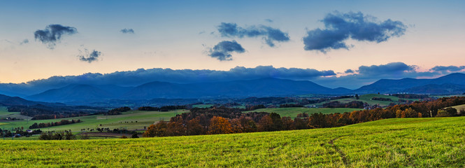 Fototapeta na wymiar Panoramic views of the countryside