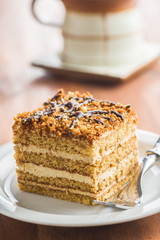 Cake with walnuts and honey.