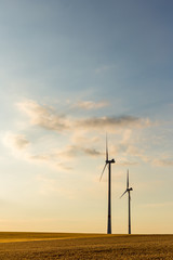 Obraz premium Wind turbines during sunset