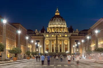Deurstickers Geweldige nachtfoto van het Vaticaan en de Sint-Pietersbasiliek in Rome, Italië © Stoyan Haytov