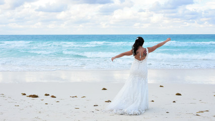 Fototapeta na wymiar Love, newly wed, beach, Bride