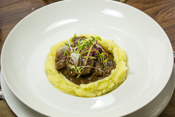 veal cheeks and mashed potatoes
