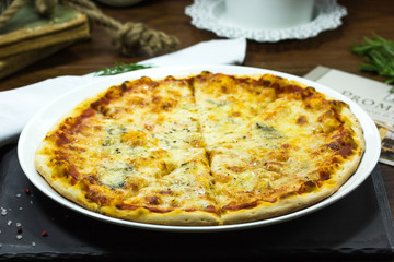  pizza four cheeses