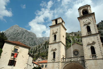 Fototapeta na wymiar l'une des églises de la ville de Kotor, Monténégro, 