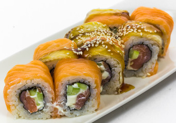  sushi with salmon