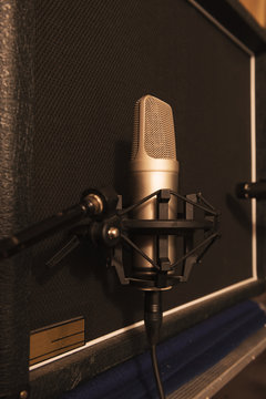 Recording Studio - Mike and amp