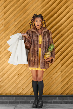 Nineties Yellow Girl shopping with Pineapple