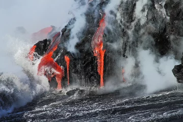 Foto op Plexiglas Vulkaan Lava stroomt uit de Kilauea-vulkaan