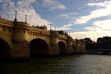 Fototapeta na wymiar Au Pont Neuf à Paris, France
