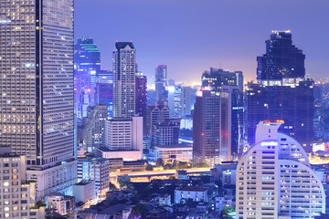 Fototapeta na wymiar Density of building in Bangkok at night.