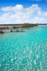Obraz premium Laguna de Bacalar Lagoon in Mayan Mexico