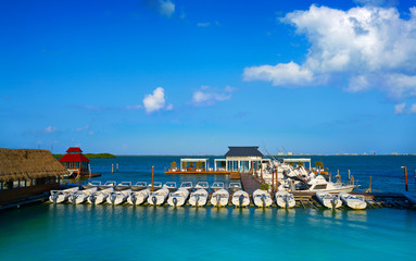 Fototapeta na wymiar Cancun Hotel Zone marina in Mexico