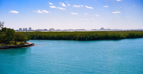 Fototapeta na wymiar Cancun Nichupte Lagoon at Hotel Zone