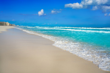 Fototapeta na wymiar Cancun Delfines Beach at Hotel Zone Mexico