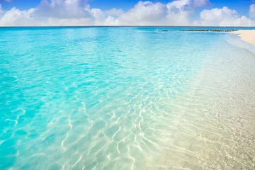Badezimmer Foto Rückwand Karibischer türkisfarbener Strand mit sauberem Wasser © lunamarina