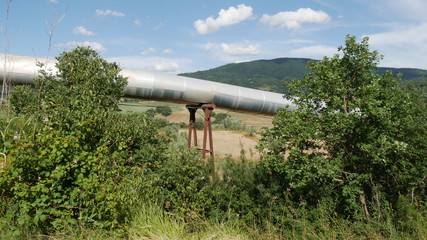 Tubature impianti di produzione energia geotermica in Toscana