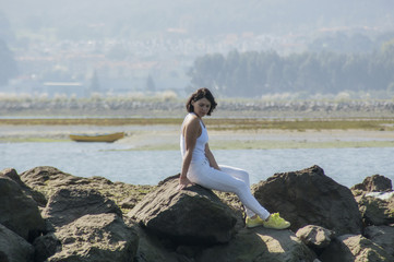 Mujer en Exterior de Día