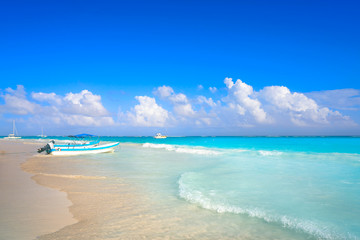 Fototapeta na wymiar Tulum Caribbean beach in Riviera Maya