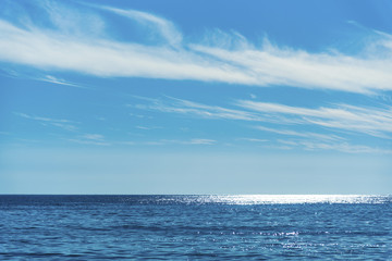 Obraz premium Beautiful sky and blue ocean or sea