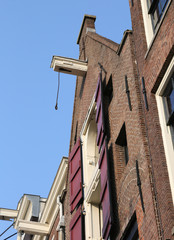 Naklejka premium amsterdam house with hook near the roof to carry the furniture