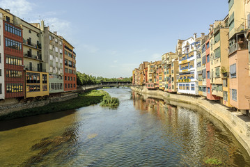 Fototapeta na wymiar coloring houses in the bank of the river of the city of Gerona, Spain.
