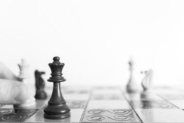 Scacchi fotografati su una scacchiera