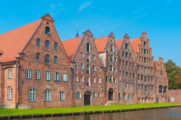Naklejka premium Historische Salzspeicher an der Obertrave in Lübeck