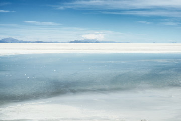 Obraz na płótnie Canvas Salar de Uyuni, the larges salt flats in the world located near Potosi, Bolivia