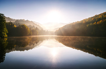Fototapeta na wymiar Sunrise on the lake in autumn nature.