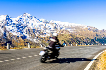 Obraz premium motorbike at the grossglockner mountain