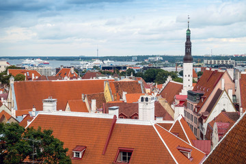 Obraz premium TALLINN, ESTONIA - August 28, 2017: antique building view in Old Town Tallinn, Estonia
