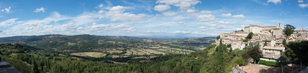 Fototapeta na wymiar Panoramic view of the Italian countryside from a hill town in Umbria