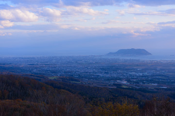 北海道　夕暮れ時の函館　城岱牧場からの風景