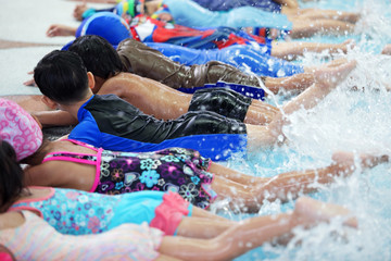  children at swimming pool class