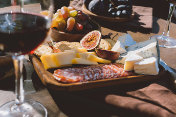 different snacks for red wine