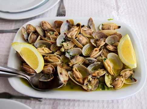 Ameijoas à Bulhão Pato - Adobe Stock