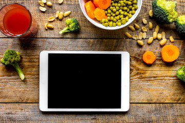 Obraz na płótnie Canvas concept diet and tablet with vegetables mock up