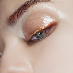 Naklejka premium Eye closeup, wet makeup, shining arrows