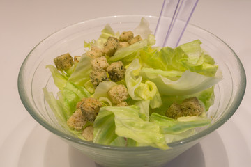 Salat in Schüssel 