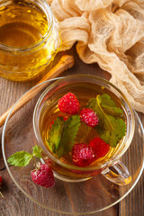 Tea with mint and raspberry
