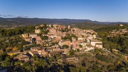 Fototapeta na wymiar Roussillon village, built from a red sandstone
