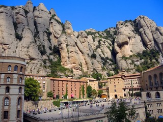 Obraz premium The monastery on the mountain of Montserrat