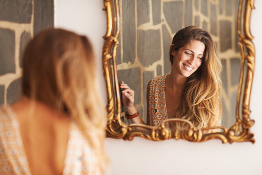 beautiful Peruvian woman smiling in a mirror