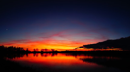 Sonnenuntergang an der Donau