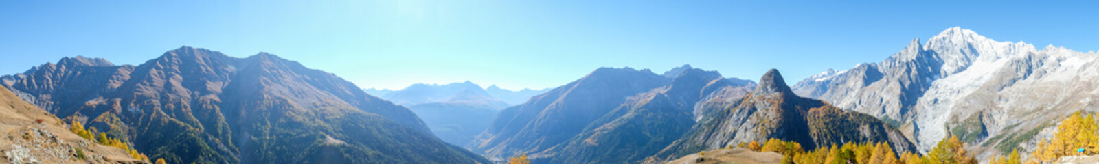 View of mountain peaks, of the Mont Blanc massif and coniferous forests in autumn, Val Ferret, Aosta valley, Italy © Stefano Benanti