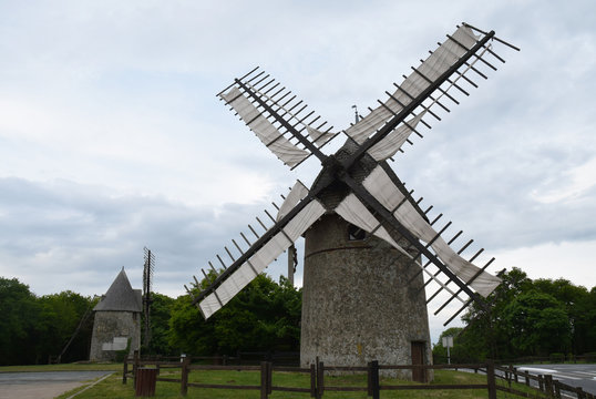 Mont des Alouettes, Les Herbiers, Vend&eacute;e, moulin &agrave; vent, point culminant de la Vend&eacute;e.