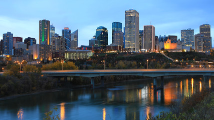 Obraz na płótnie Canvas Edmonton, Canada city center at night with reflections on river