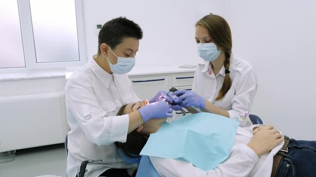 Dentist using Drill Teeth Therapy Procedure