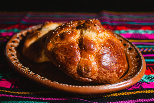 pan de muerto hojaldra ofrendas mexico city