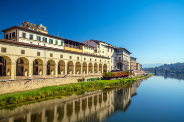 Fototapeta na wymiar Florence city and the Arno River in Tuscany